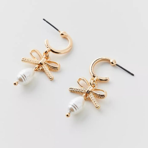 NWT Urban Outfitters Bow Pearl Charm Gold Hoop Earrings - Picture 3 of 4